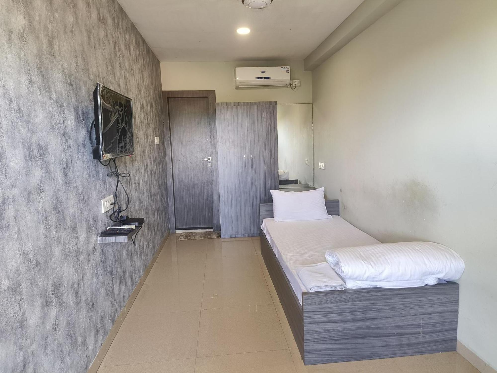 Hotel Royal Retreat Sambalpur Exteriör bild