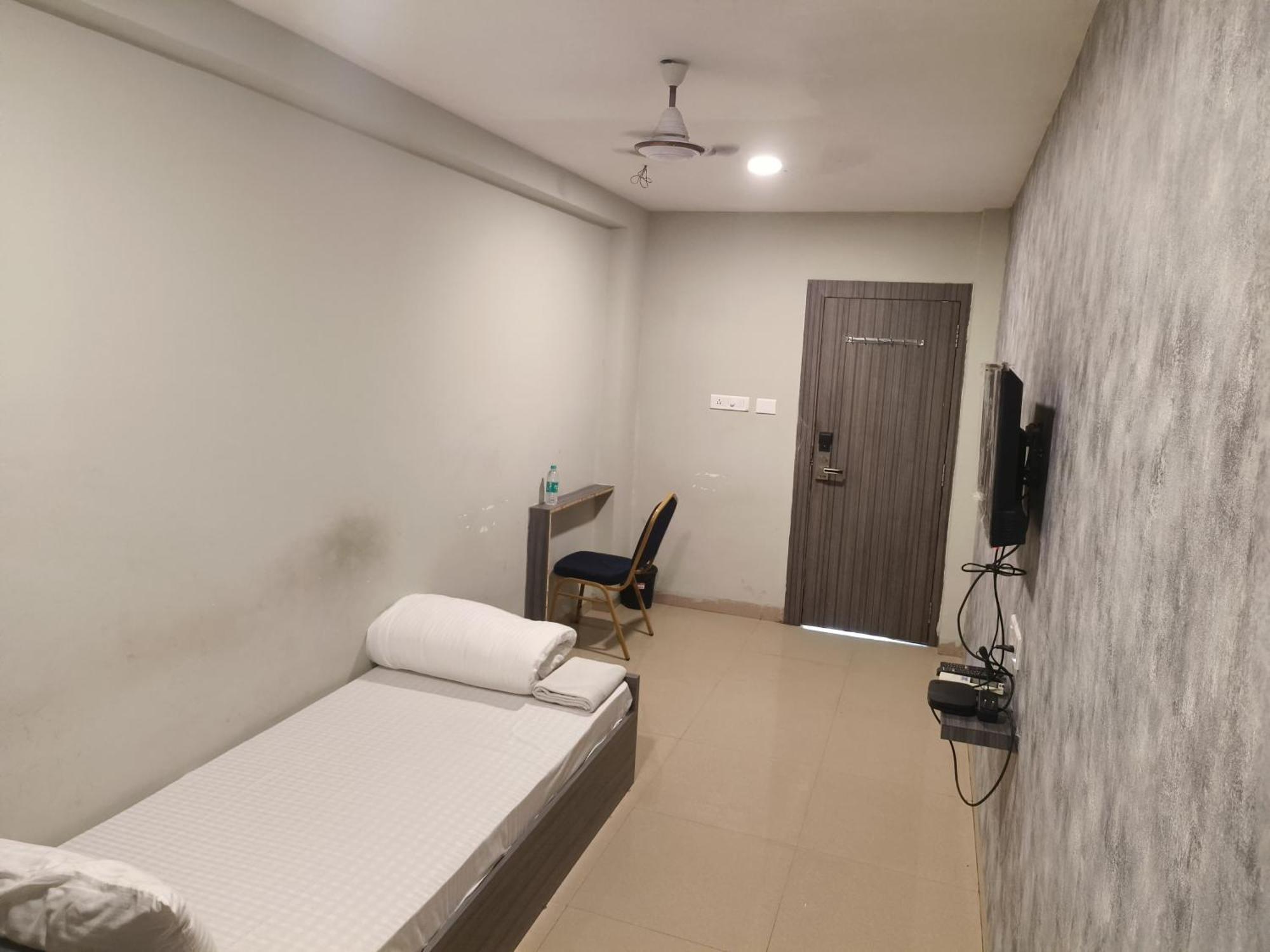Hotel Royal Retreat Sambalpur Exteriör bild