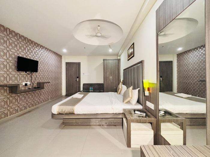 Hotel Royal Retreat Sambalpur Exteriör bild