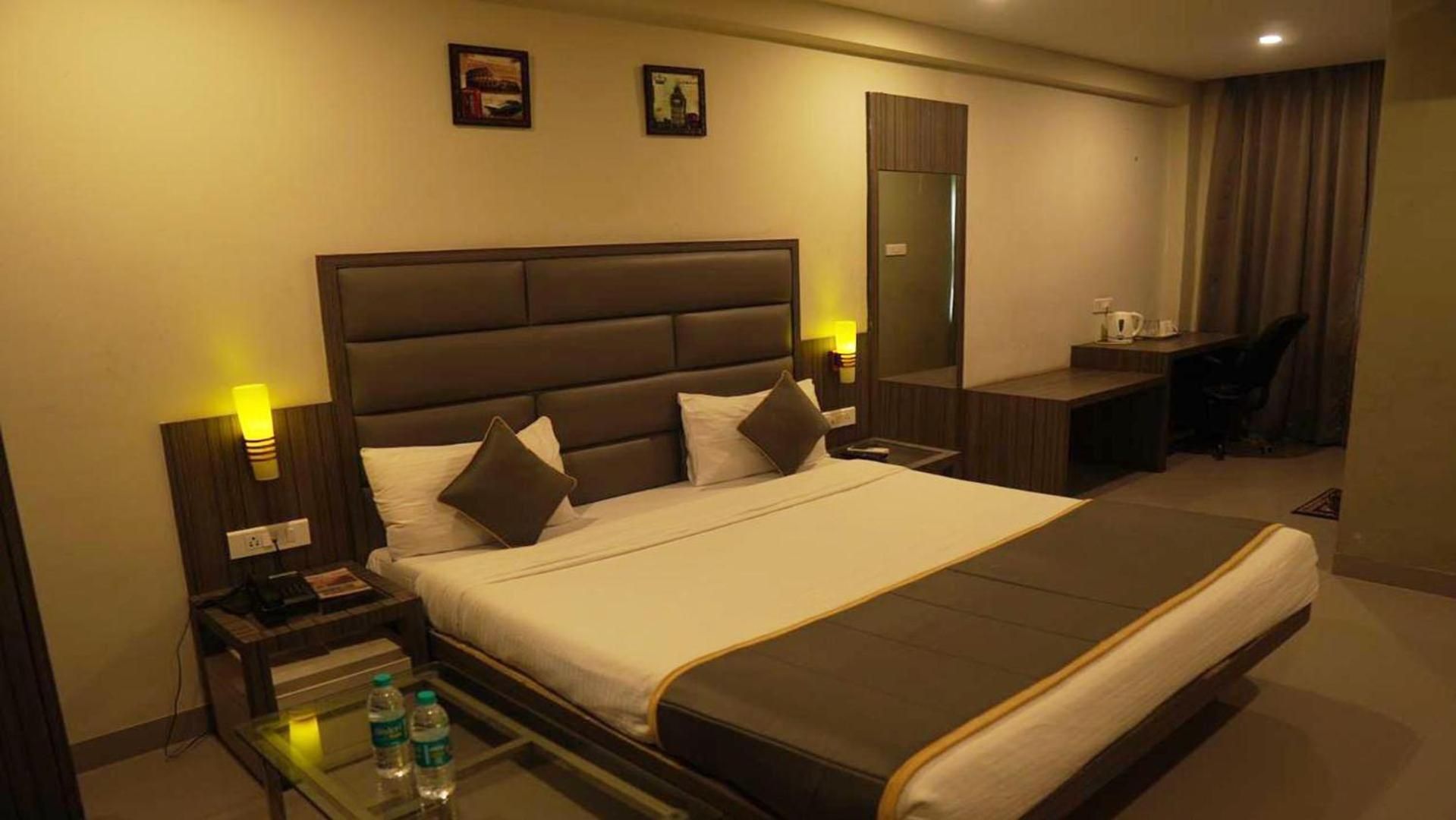 Hotel Royal Retreat Sambalpur Exteriör bild
