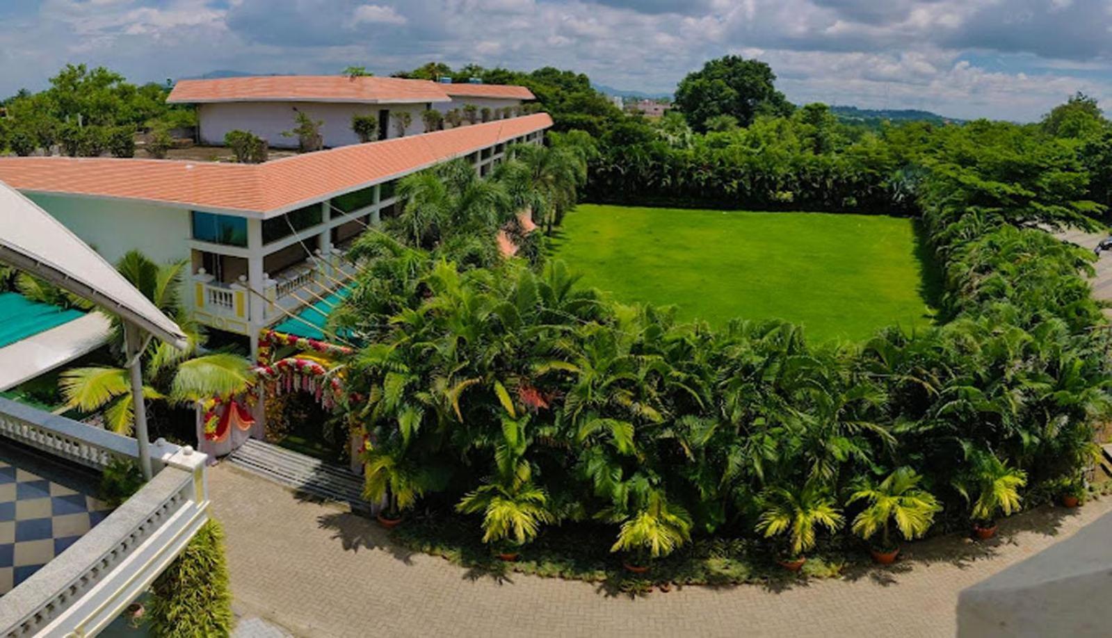 Hotel Royal Retreat Sambalpur Exteriör bild