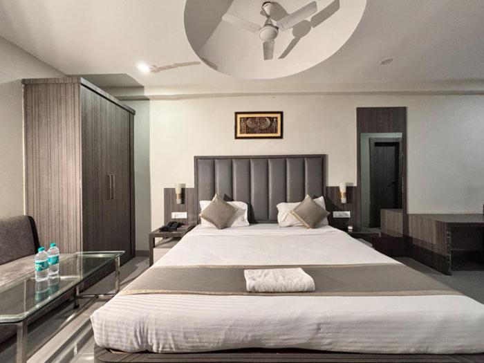 Hotel Royal Retreat Sambalpur Exteriör bild
