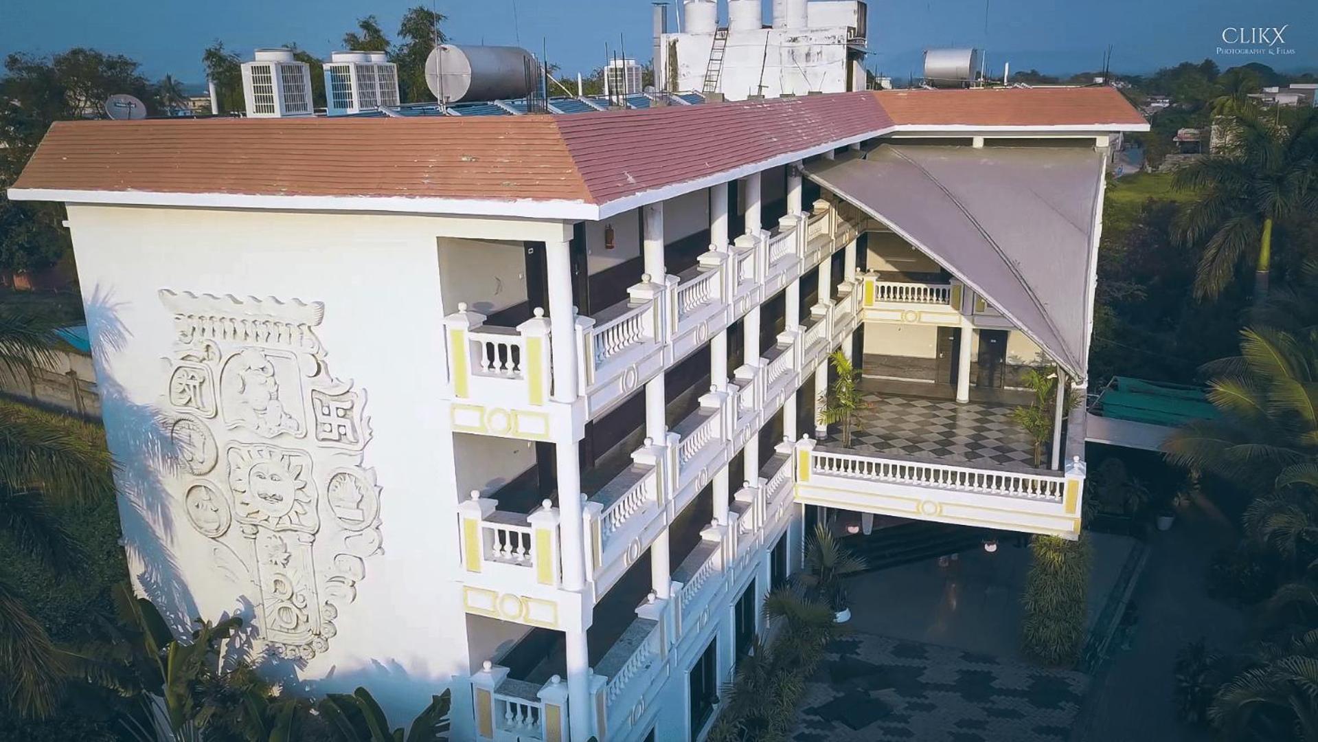 Hotel Royal Retreat Sambalpur Exteriör bild